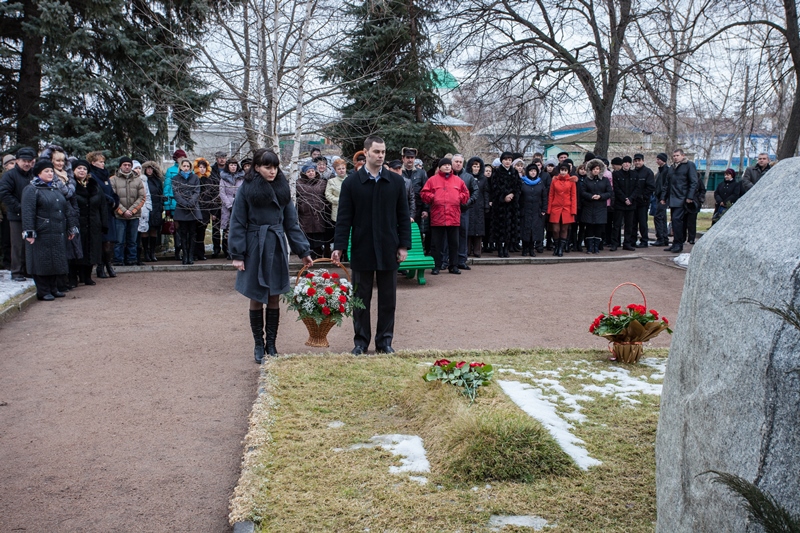 Когда умер шолохов. Могила Михаила Шолохова. 21 Февраля день памяти Шолохова. Шолохов похоронен.