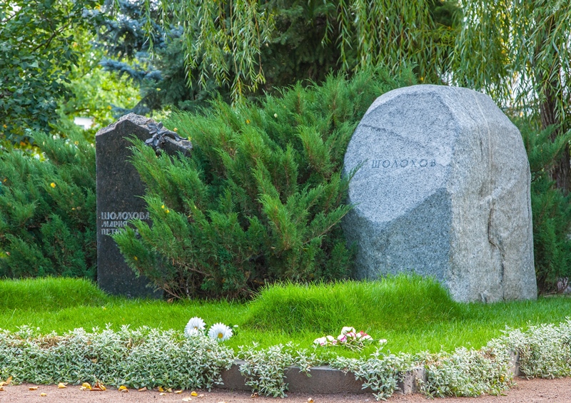 Шолохов похоронен. Могила Михаила Шолохова.
